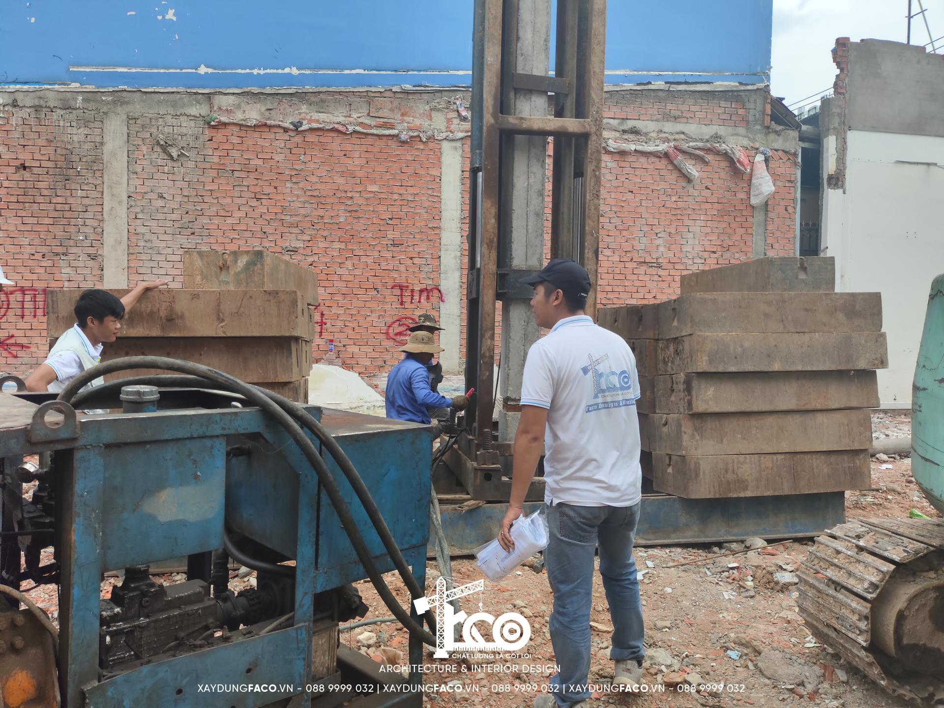 Quá trình ép cọc luôn có kỹ sư giám sát, đảm bảo chuẩn kỹ thuật, đúng tiến độ