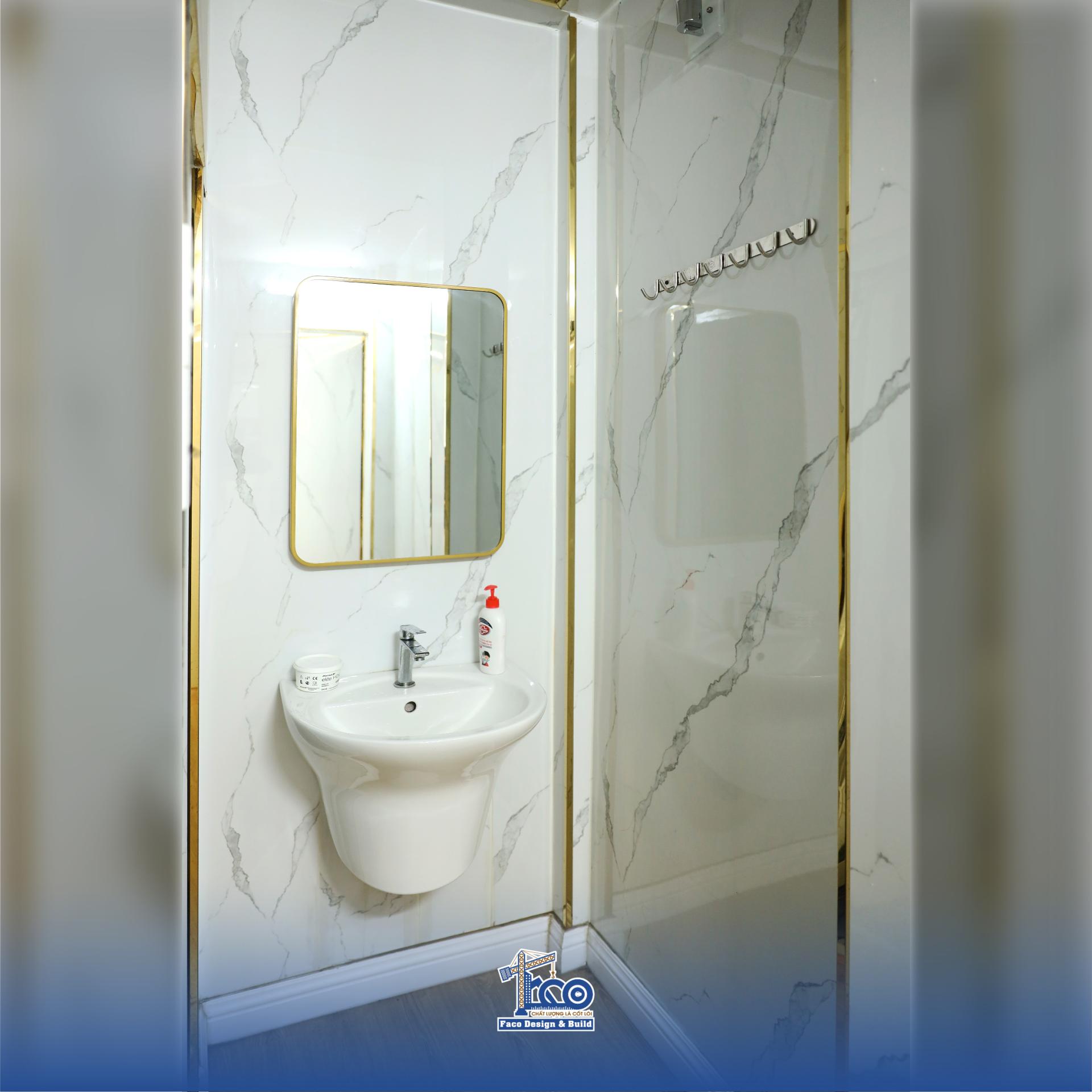 Nhà vệ sinh phòng khám nha khoa đẹp, sang chảnh, sạch sẽ